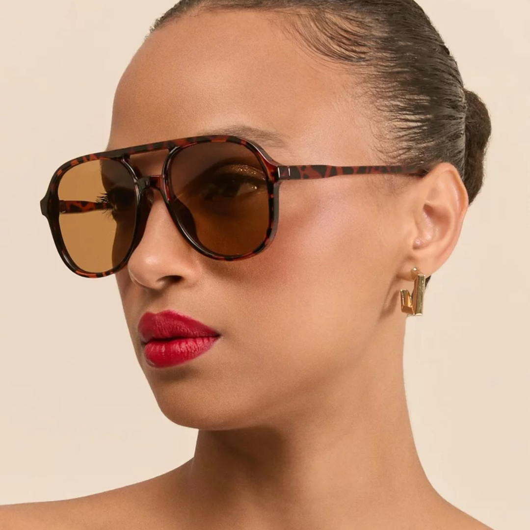 Óculos de Sol Feminino Redondo Tartaruga Marrom - OSF03