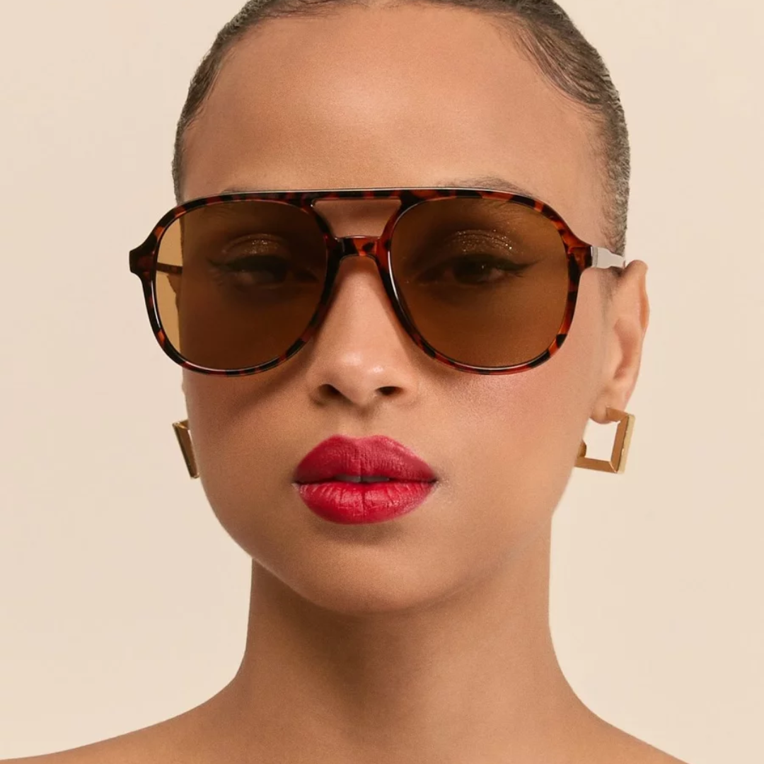 Óculos de Sol Feminino Redondo Tartaruga Marrom - OSF03